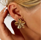 Boucles d'oreilles à tige Unift vintage en forme de fleur pour femme – Bijou bohème tendance en acier inoxydable plaqué or 14 carats