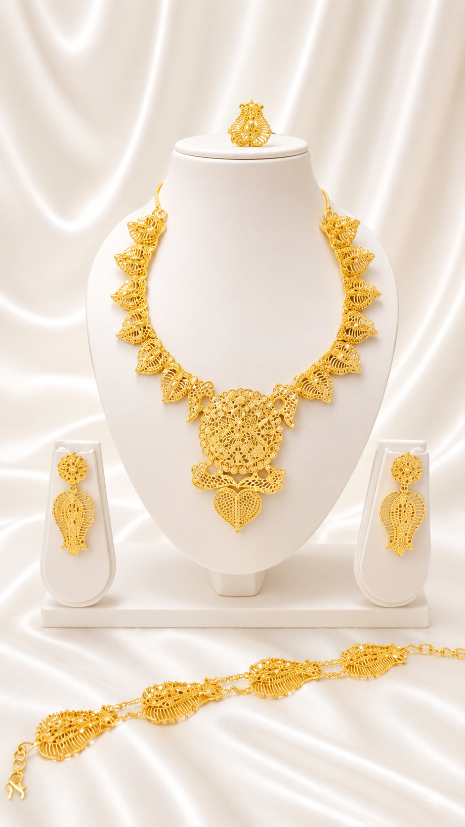 Necklace 0379