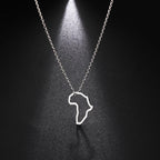 Collier pendentif tendance carte d'Afrique pour femme – Collier géométrique en acier inoxydable, coloris or, or rose ou acier.