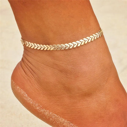 Elegant boho anklet with pearls and shell charm – perfect for beach, weddings, and everyday style.