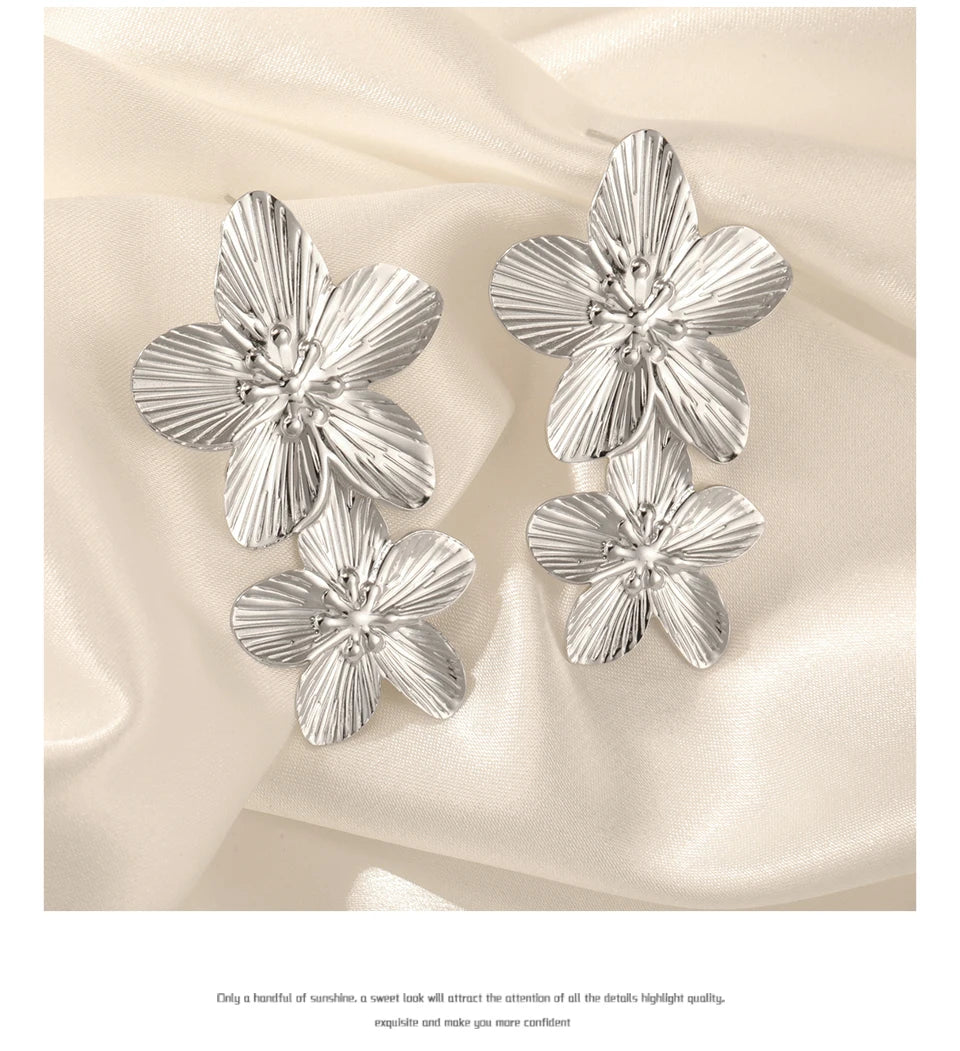 Boucles d'oreilles à tige Unift vintage en forme de fleur pour femme – Bijou bohème tendance en acier inoxydable plaqué or 14 carats
