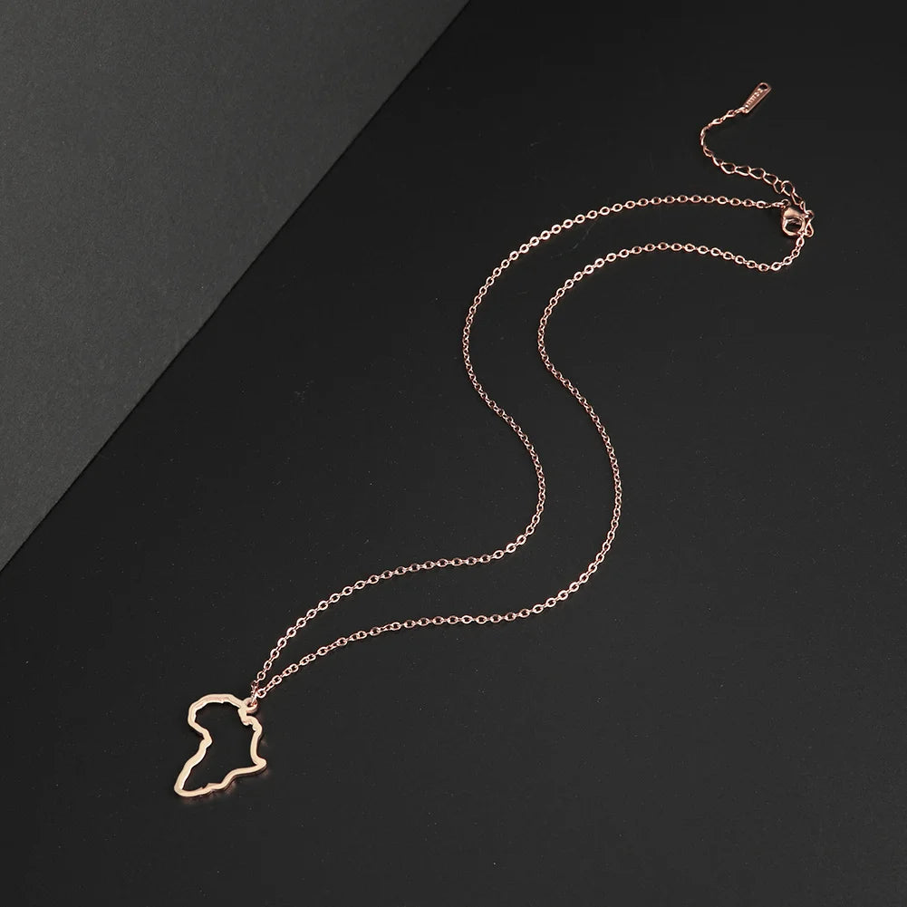 Collier pendentif tendance carte d'Afrique pour femme – Collier géométrique en acier inoxydable, coloris or, or rose ou acier.