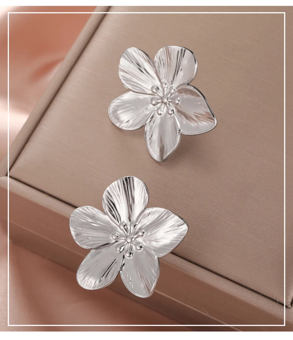 Boucles d'oreilles à tige Unift vintage en forme de fleur pour femme – Bijou bohème tendance en acier inoxydable plaqué or 14 carats
