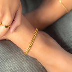 Minimalist Stainless Steel Cuban Chain Anklet for Women – Delicate 4mm Gold or Silver Adjustable Beach Anklet