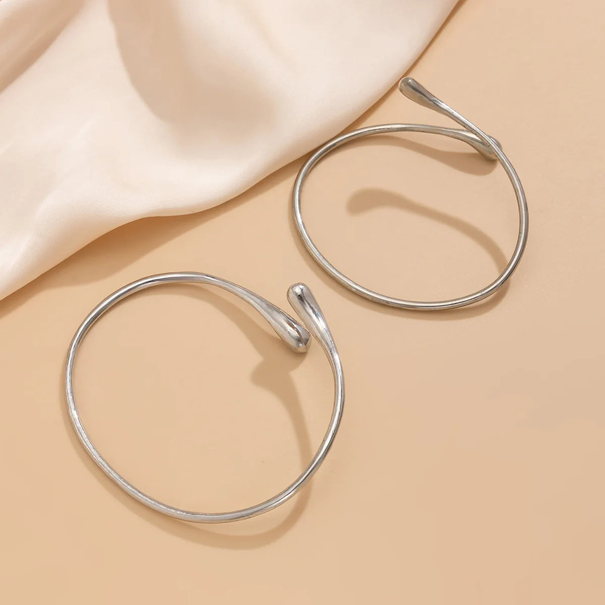 Bracelet de bras vintage géométrique en forme de goutte d'eau – Bracelet manchette ajustable pour femme