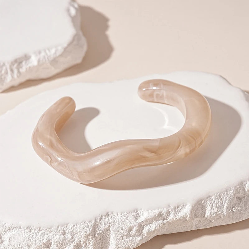 Trendy Multicolor Irregular Acrylic Cuff Bracelet – Geometric Open Bangle for Women