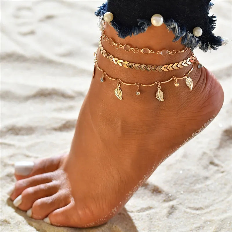 Elegant boho anklet with pearls and shell charm – perfect for beach, weddings, and everyday style.