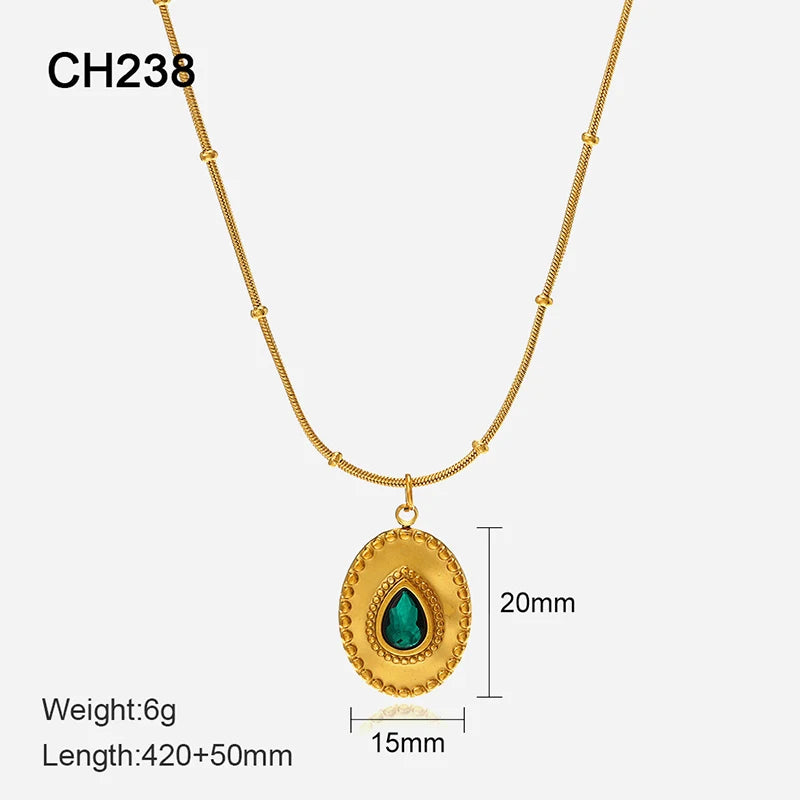 French Vintage Star & Moon Necklace – 316L Stainless Steel Celestial Pendant Chain (Unisex, Gold Tone) | ELARIAH