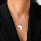 Collier pendentif tendance carte d'Afrique pour femme – Collier géométrique en acier inoxydable, coloris or, or rose ou acier.