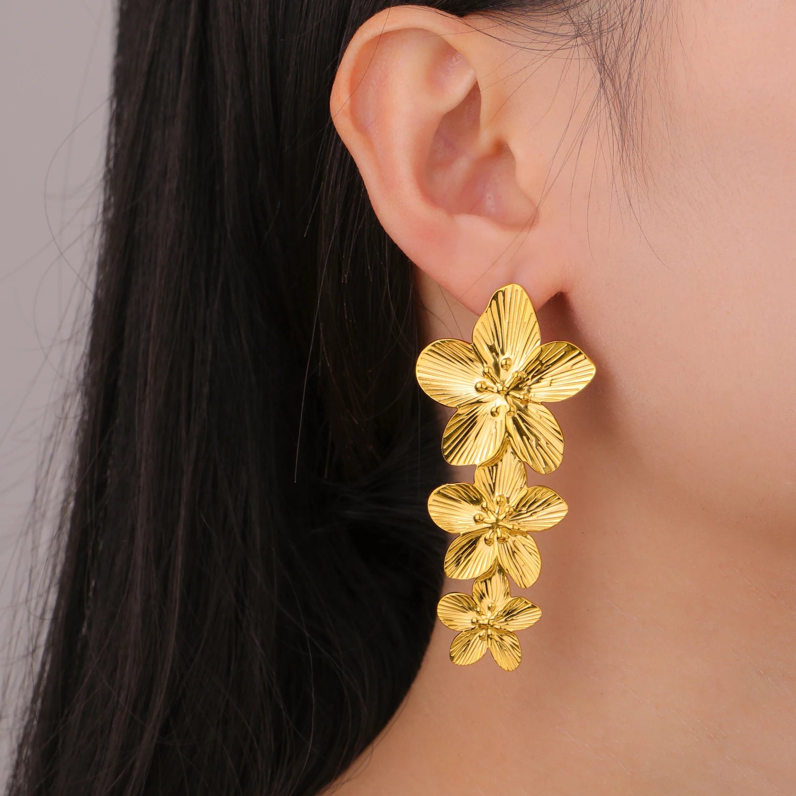 Boucles d'oreilles à tige Unift vintage en forme de fleur pour femme – Bijou bohème tendance en acier inoxydable plaqué or 14 carats