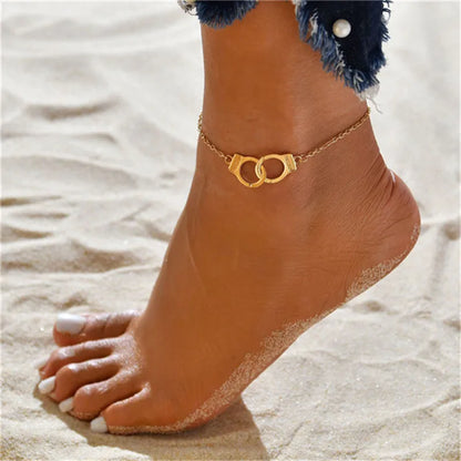 Elegant boho anklet with pearls and shell charm – perfect for beach, weddings, and everyday style.