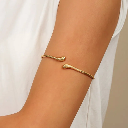 Trendy Geometric Twisted Upper Arm Cuff Bracelet – Adjustable Water Drop Bangle for Women