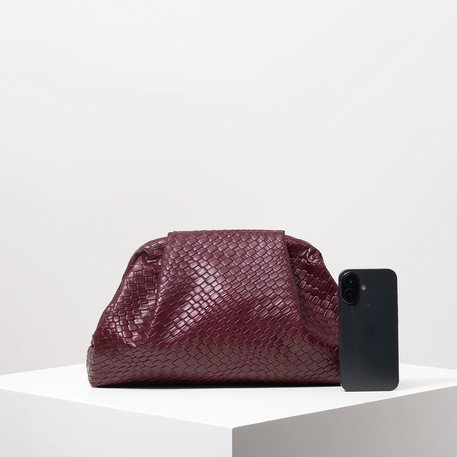 Elariah Burgundy Woven PU Leather Clutch Bag – Vintage Kiss Lock Evening Purse for Weddings & Formal Occasions