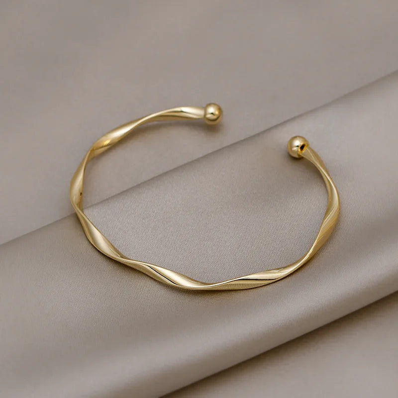 Minimalist Twisted Gold Cuff Bangle Bracelet for Women – Elegant Open Bangle Jewelry