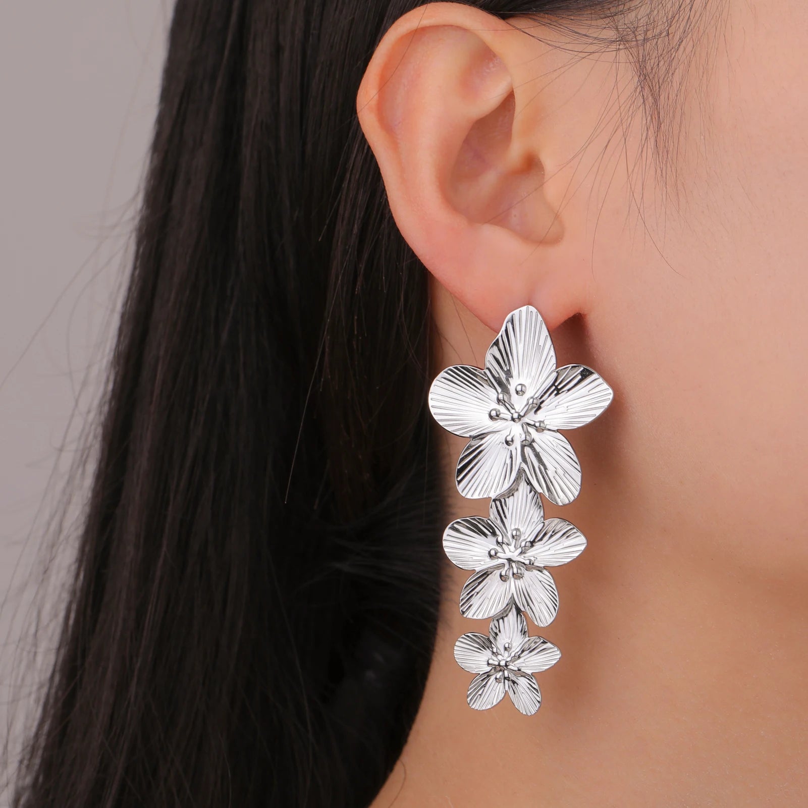 Boucles d'oreilles à tige Unift vintage en forme de fleur pour femme – Bijou bohème tendance en acier inoxydable plaqué or 14 carats